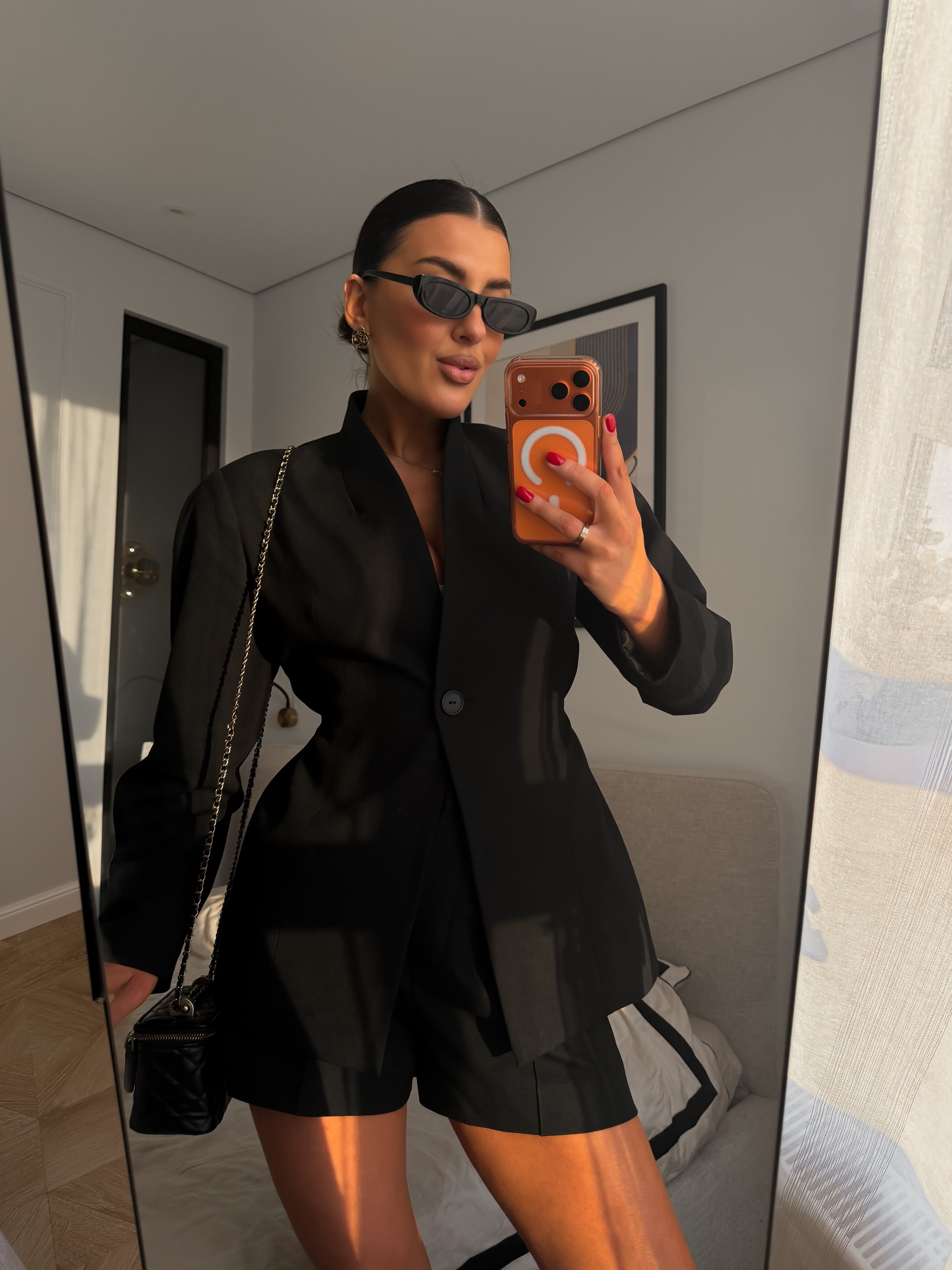 Чорний піджак оверсайз фасону