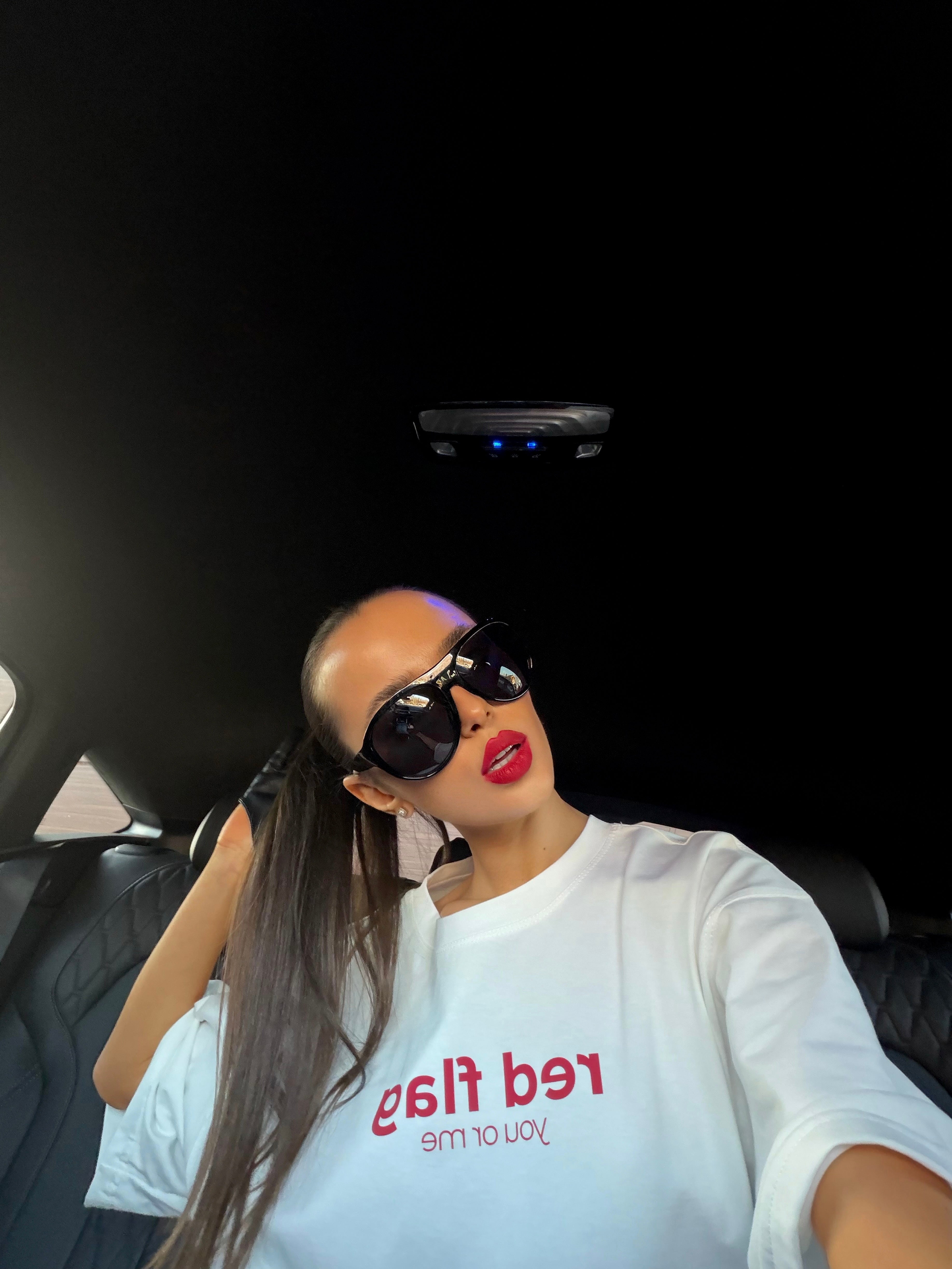 Футболка молочна з принтом