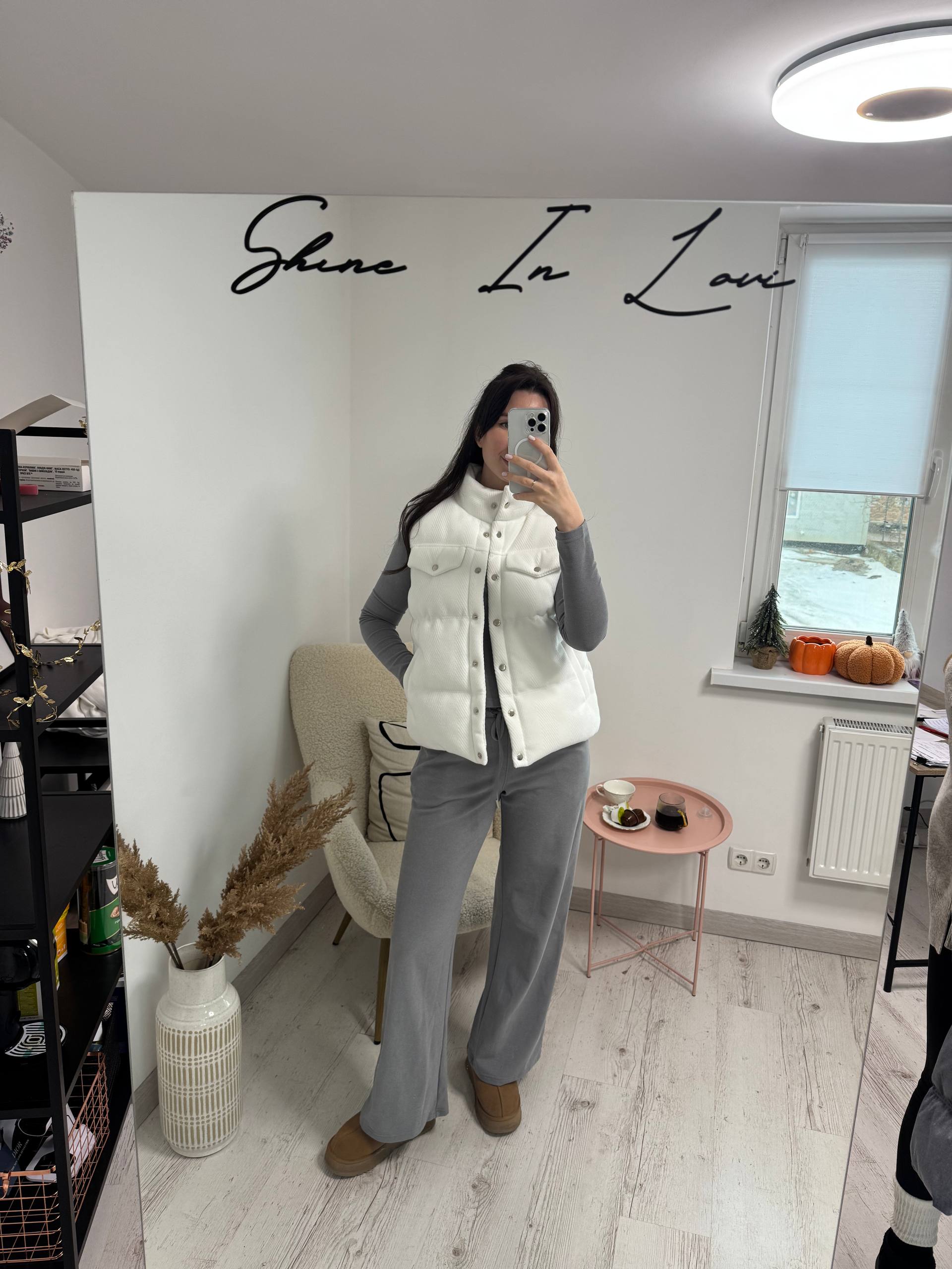 Жилет з кашеміру в молочному кольорі