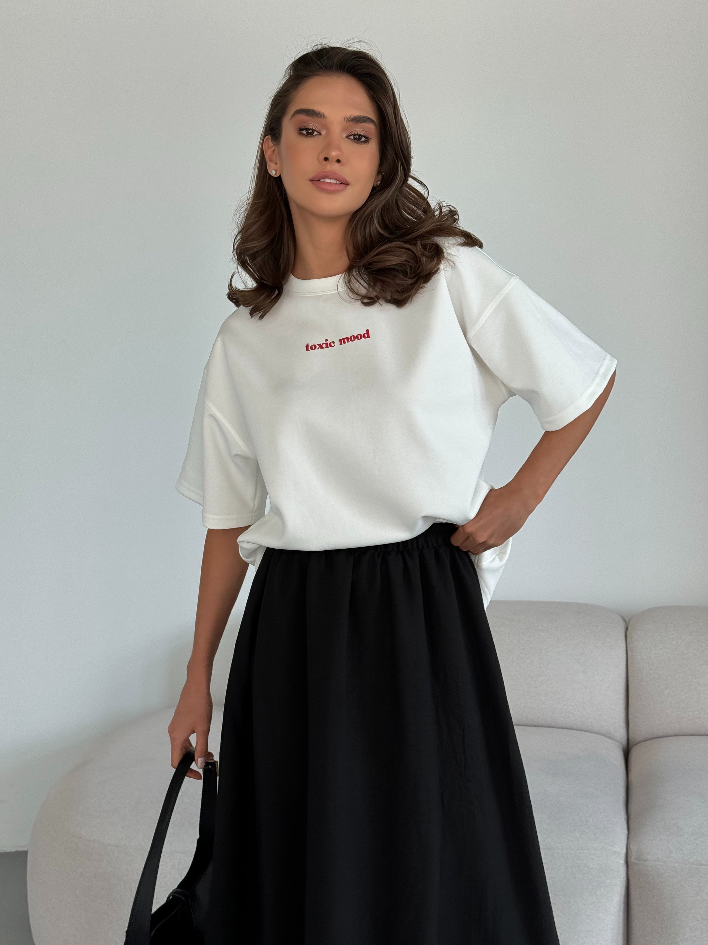 Футболка молочна з принтом