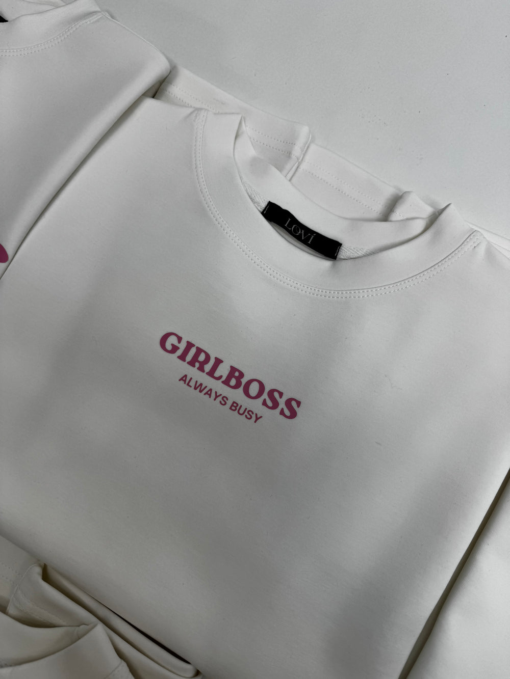 Молочна футболка з куліру GIRLBOSS