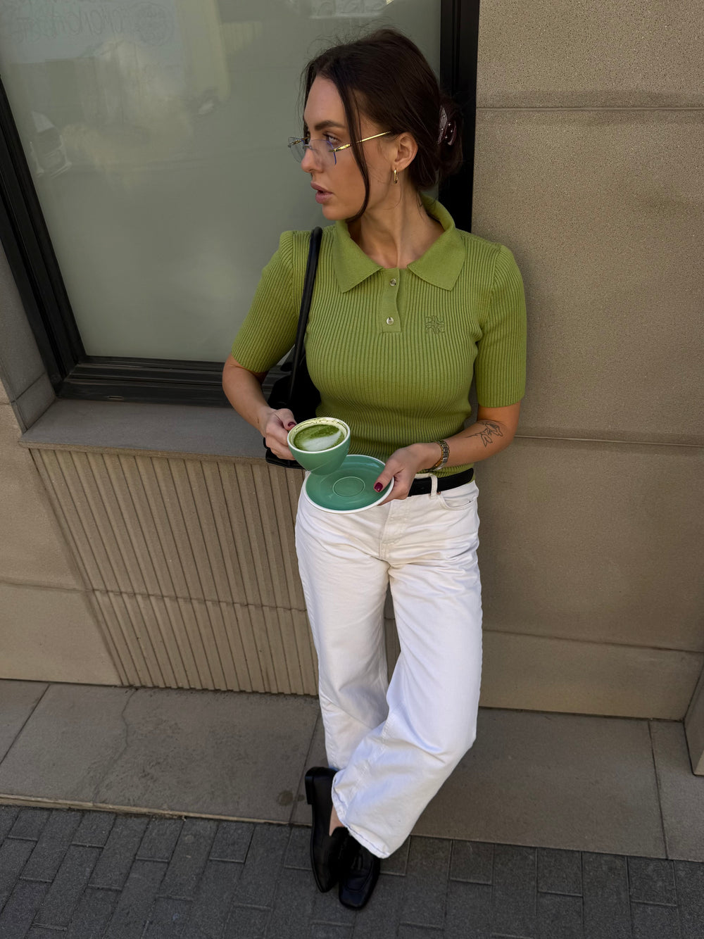 Поло з плечиками в оливковому кольорі