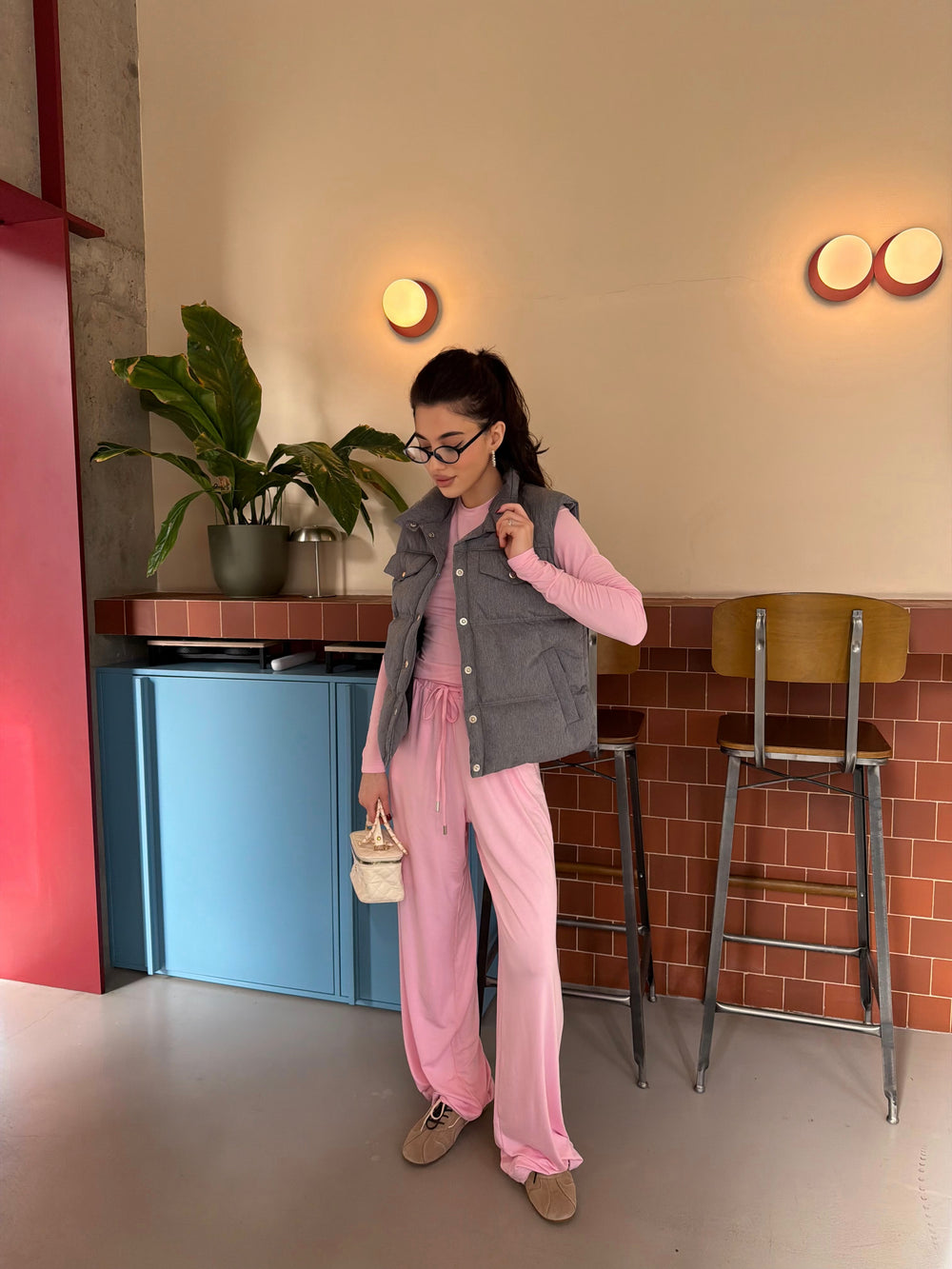 Жилет з плащової тканини в сірому кольорі