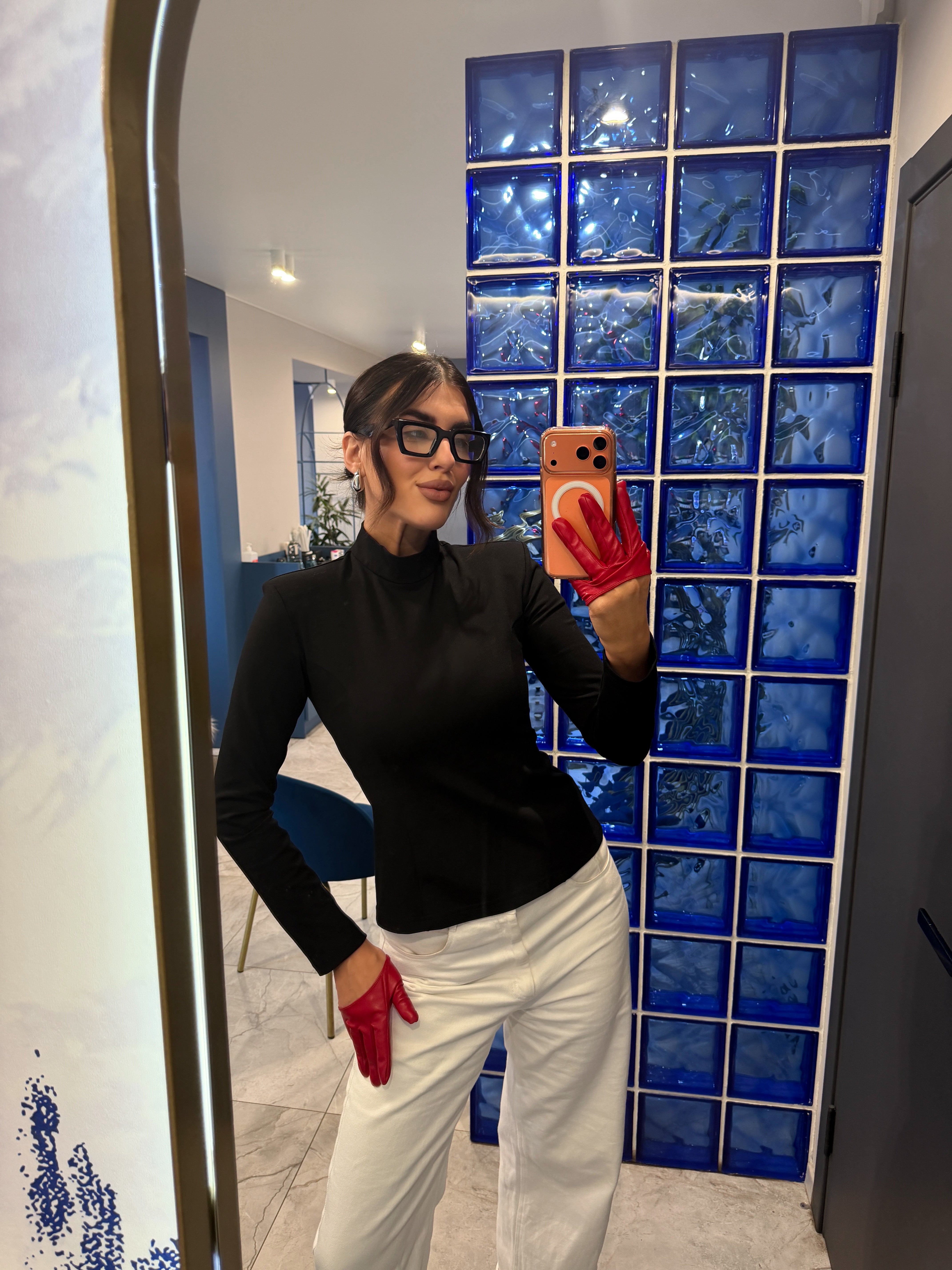 Лонг з плечиками чорного кольору