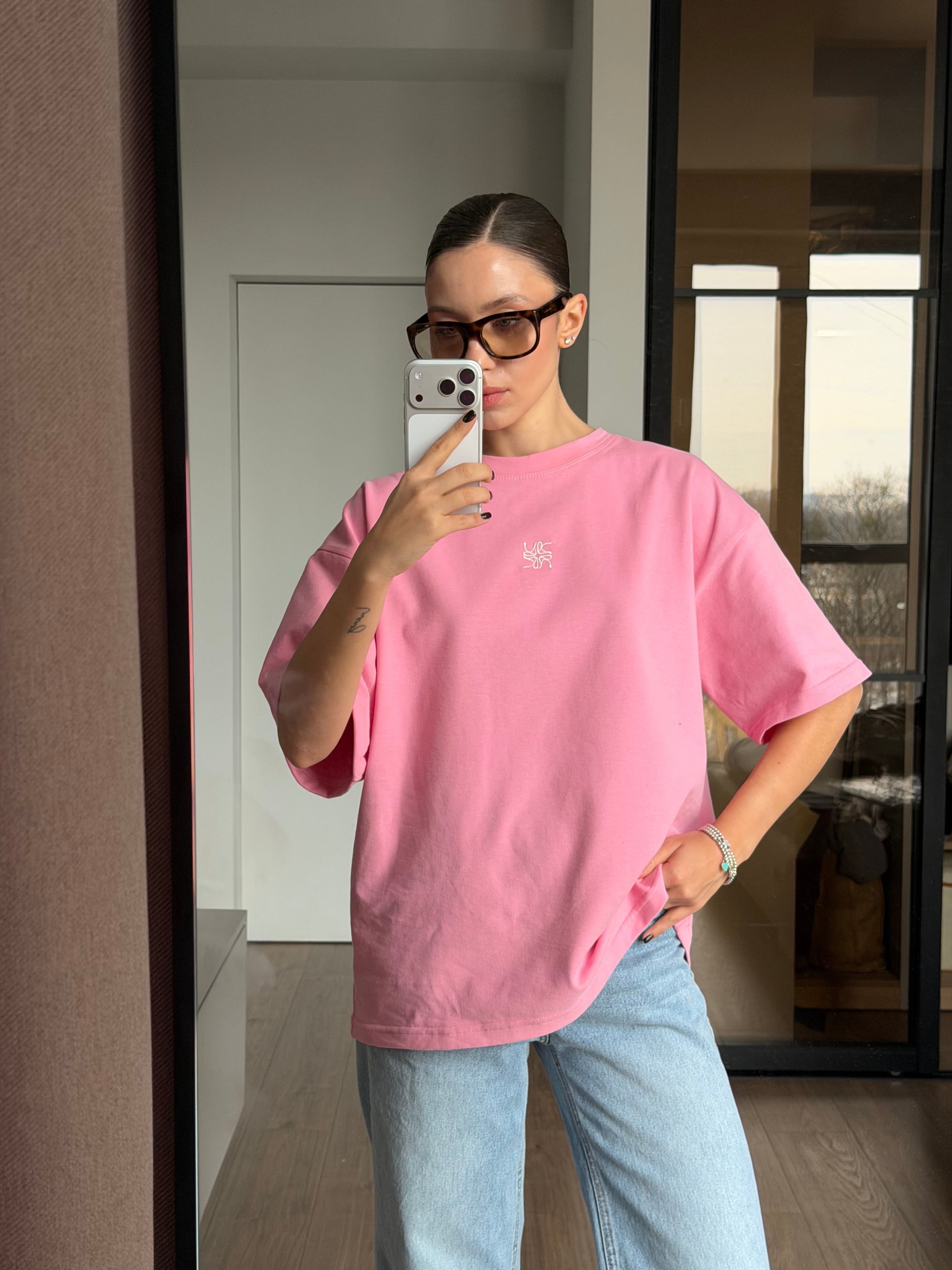 Рожева футболка з велюр ефектом