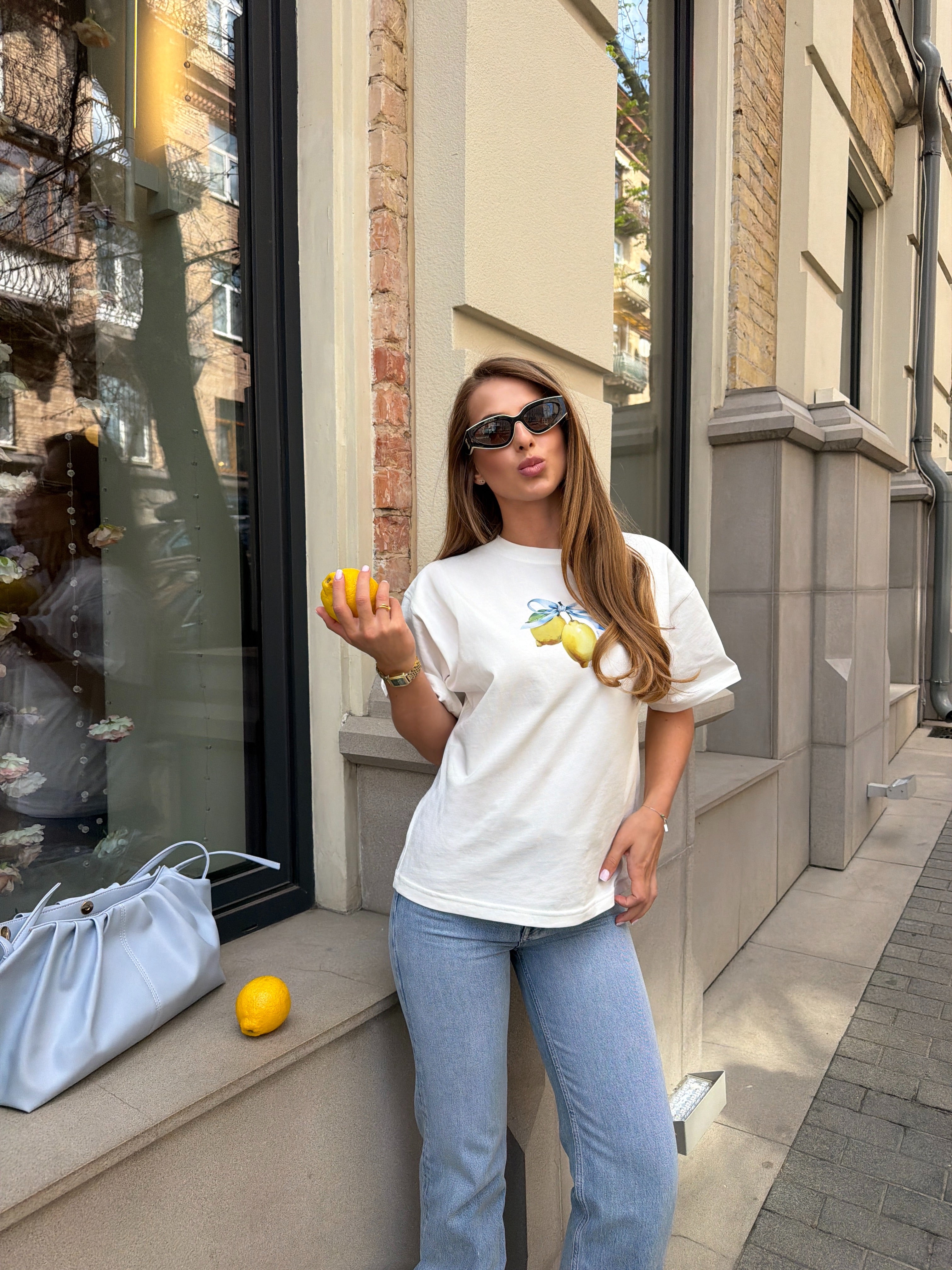 Футболка молочна з принтом