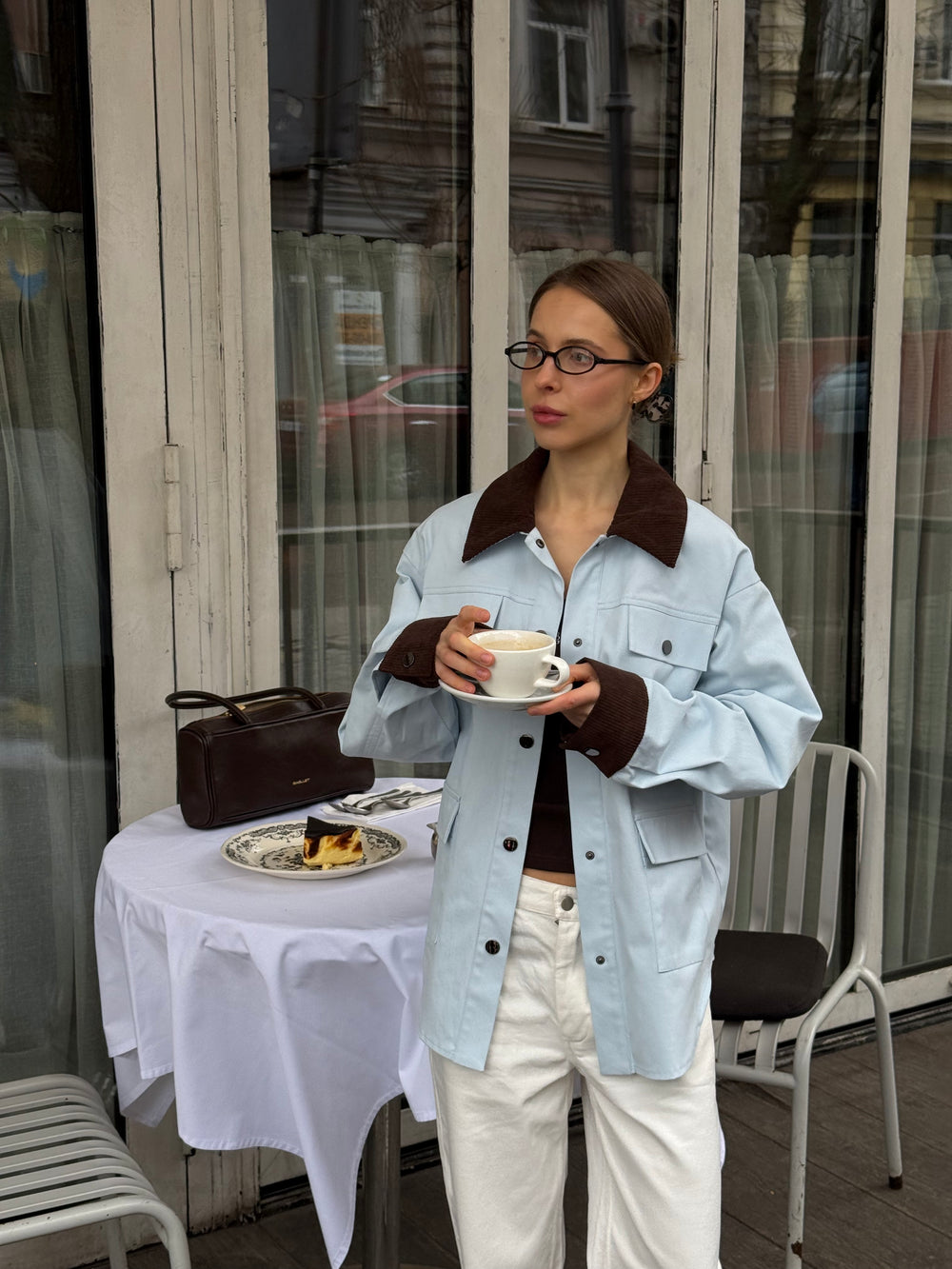 Трендова котонова сорочка в блакитному кольорі