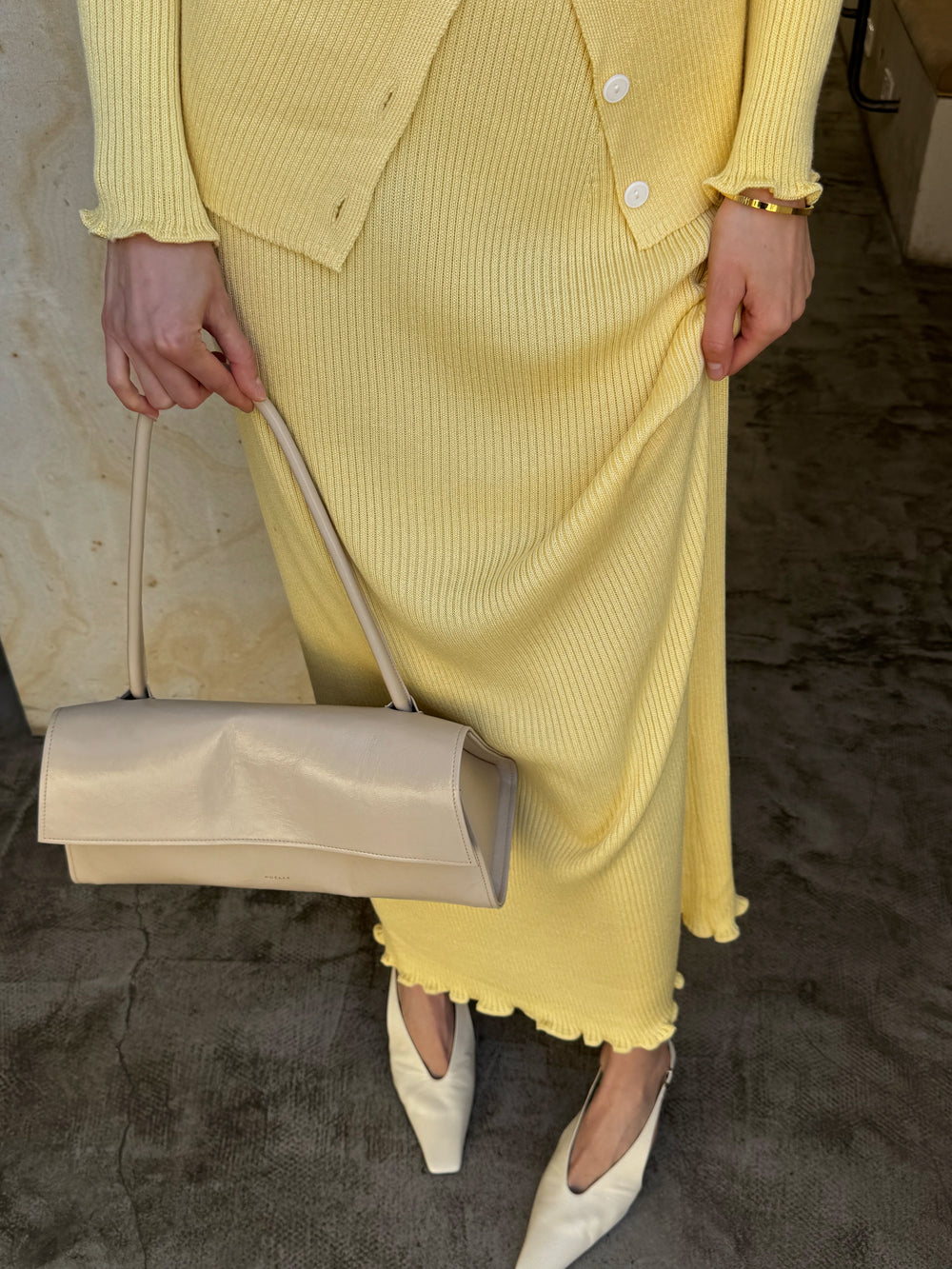 Спідниця міді в лимонному кольорі