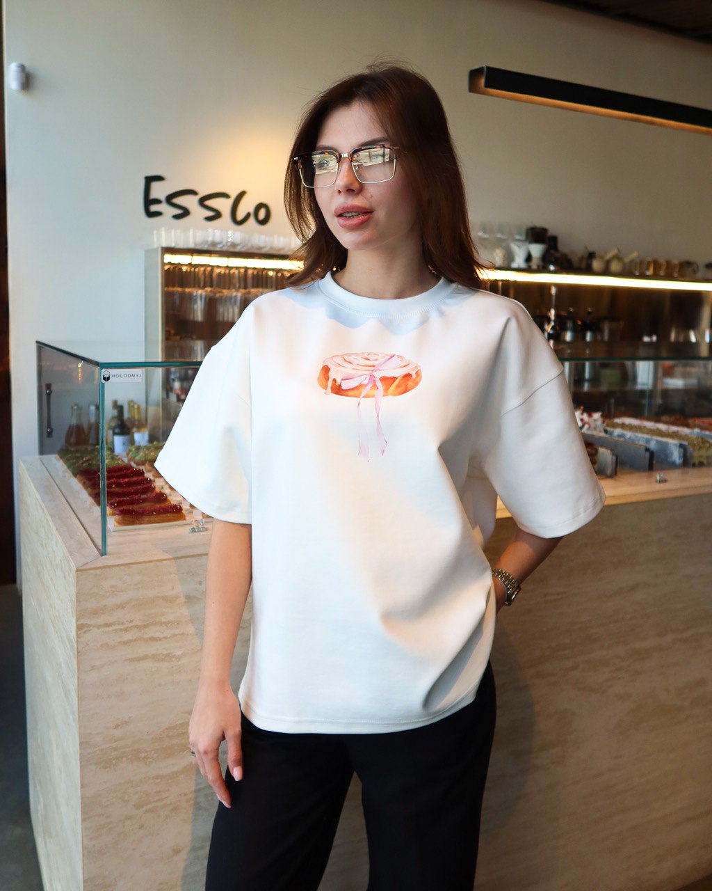 Футболка молочна з принтом