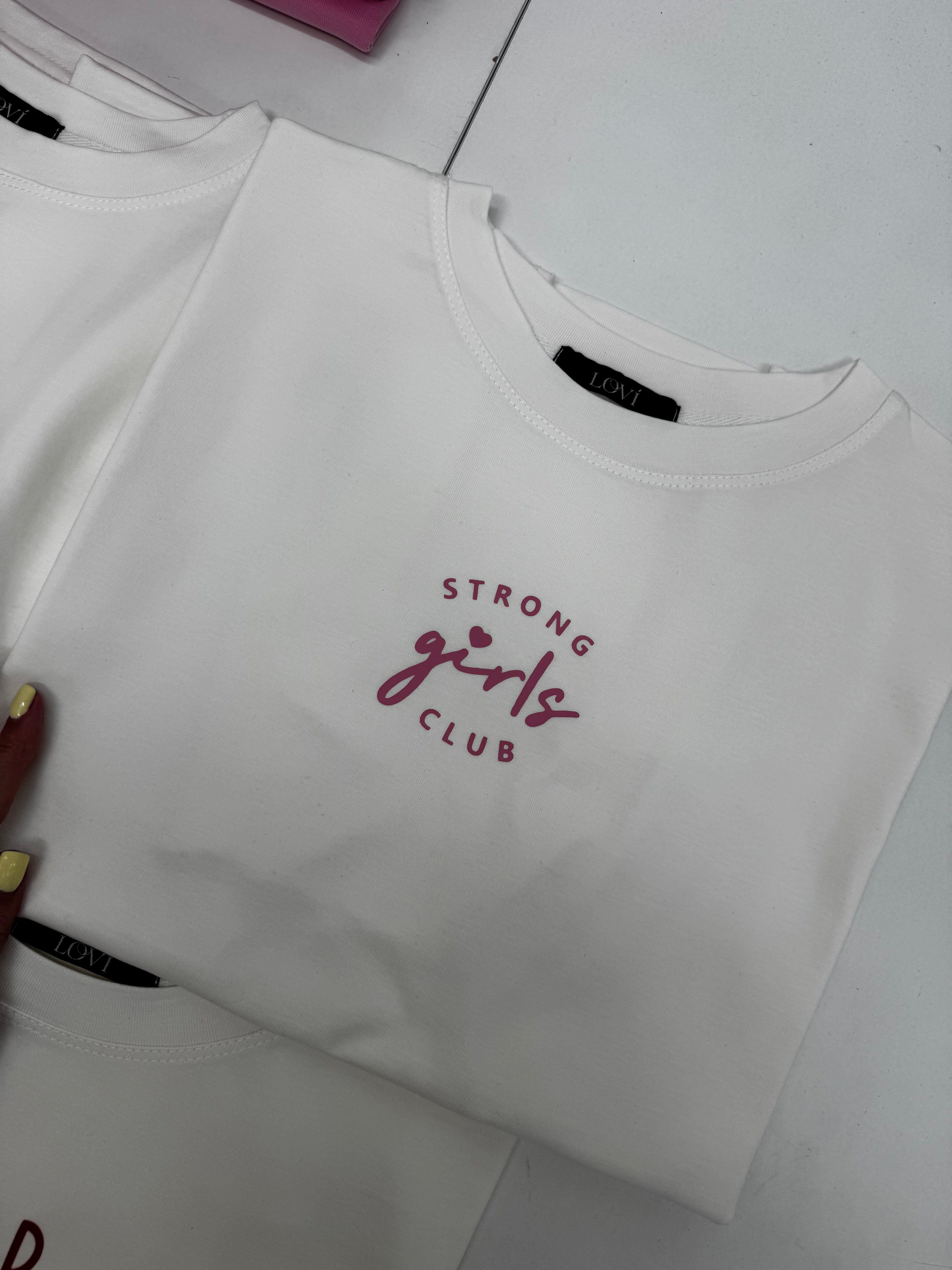Молочна футболка з куліру з принтом Strong girls Club