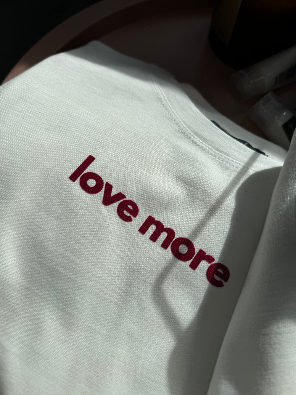 Молочна футболка "love more" з куліру