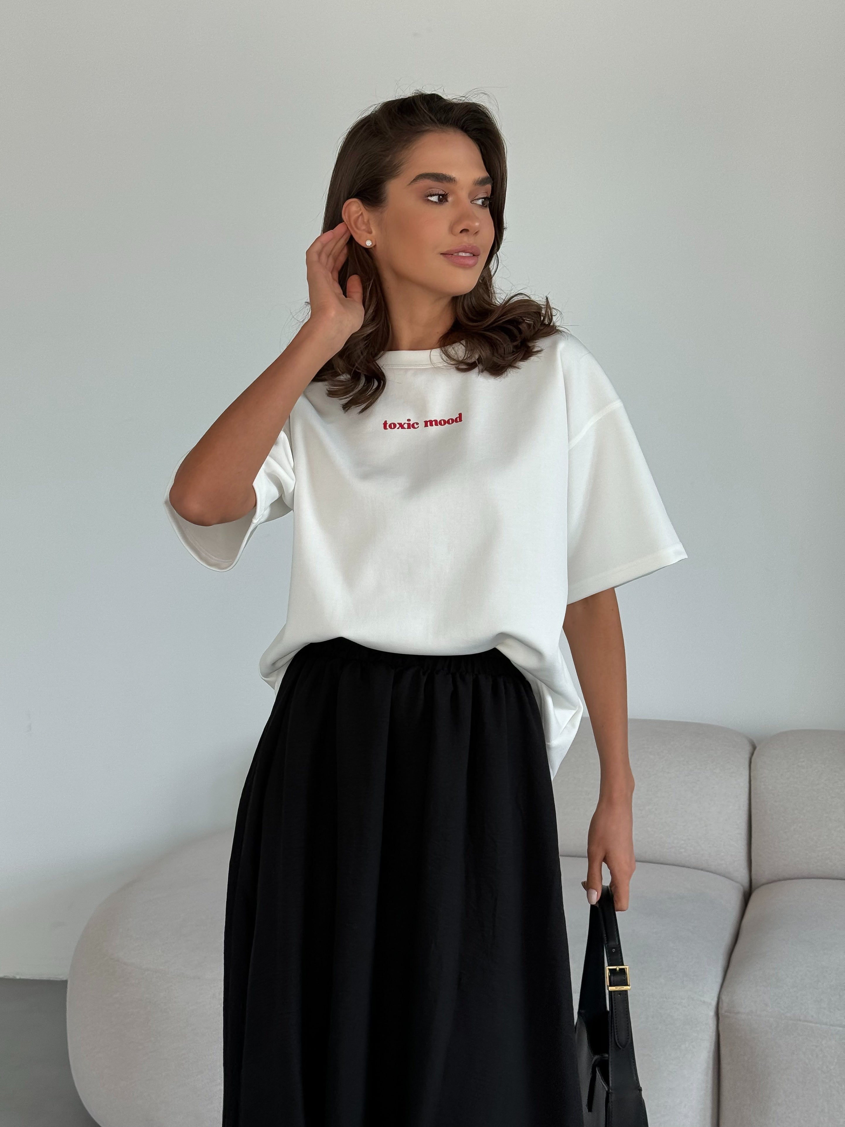 Футболка молочна з принтом