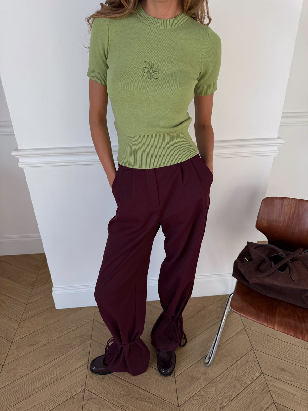 Футболка в кольорі оливка з вишивкою