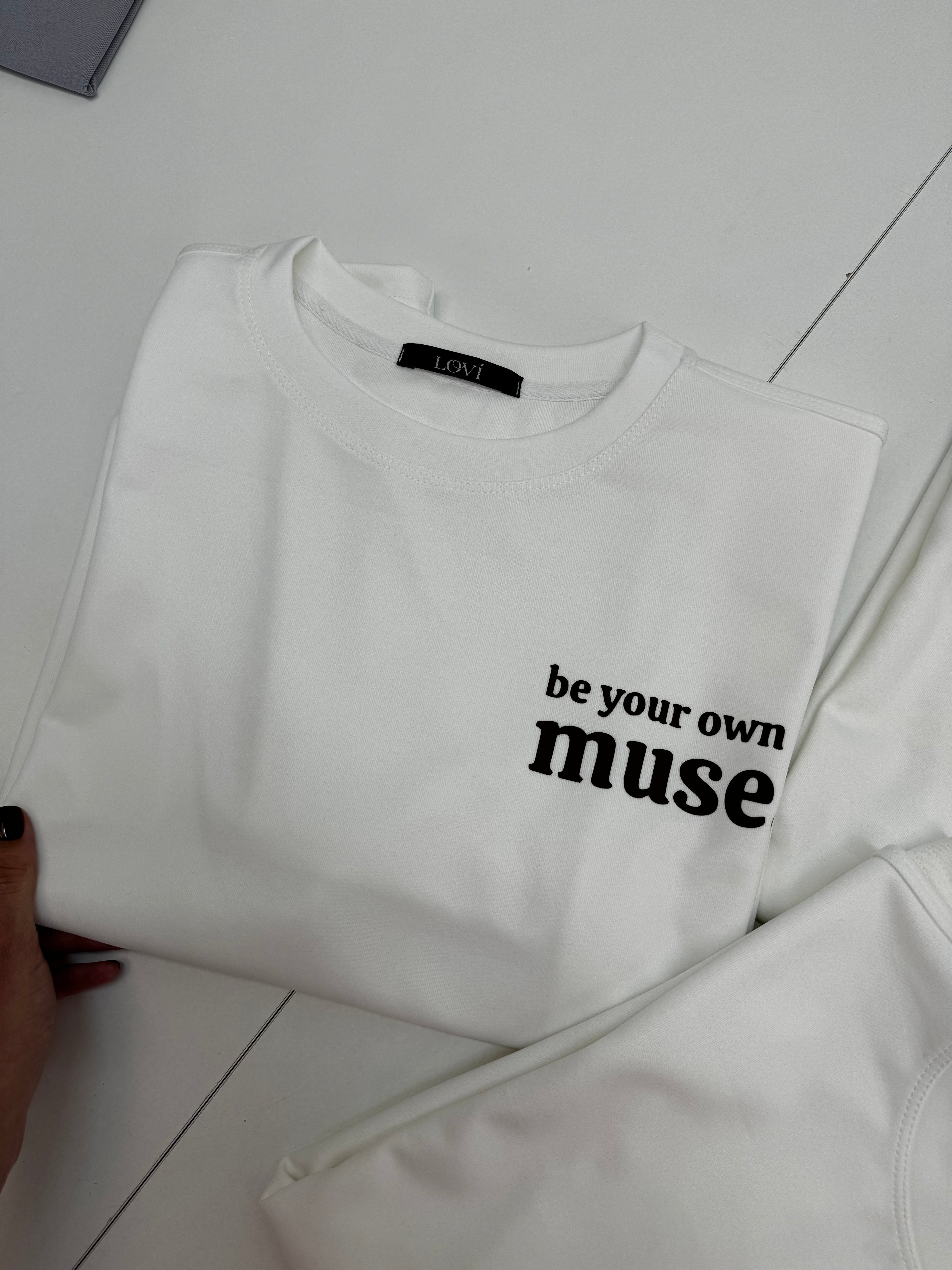 Молочна футболка "Be your own Muse" з куліпу