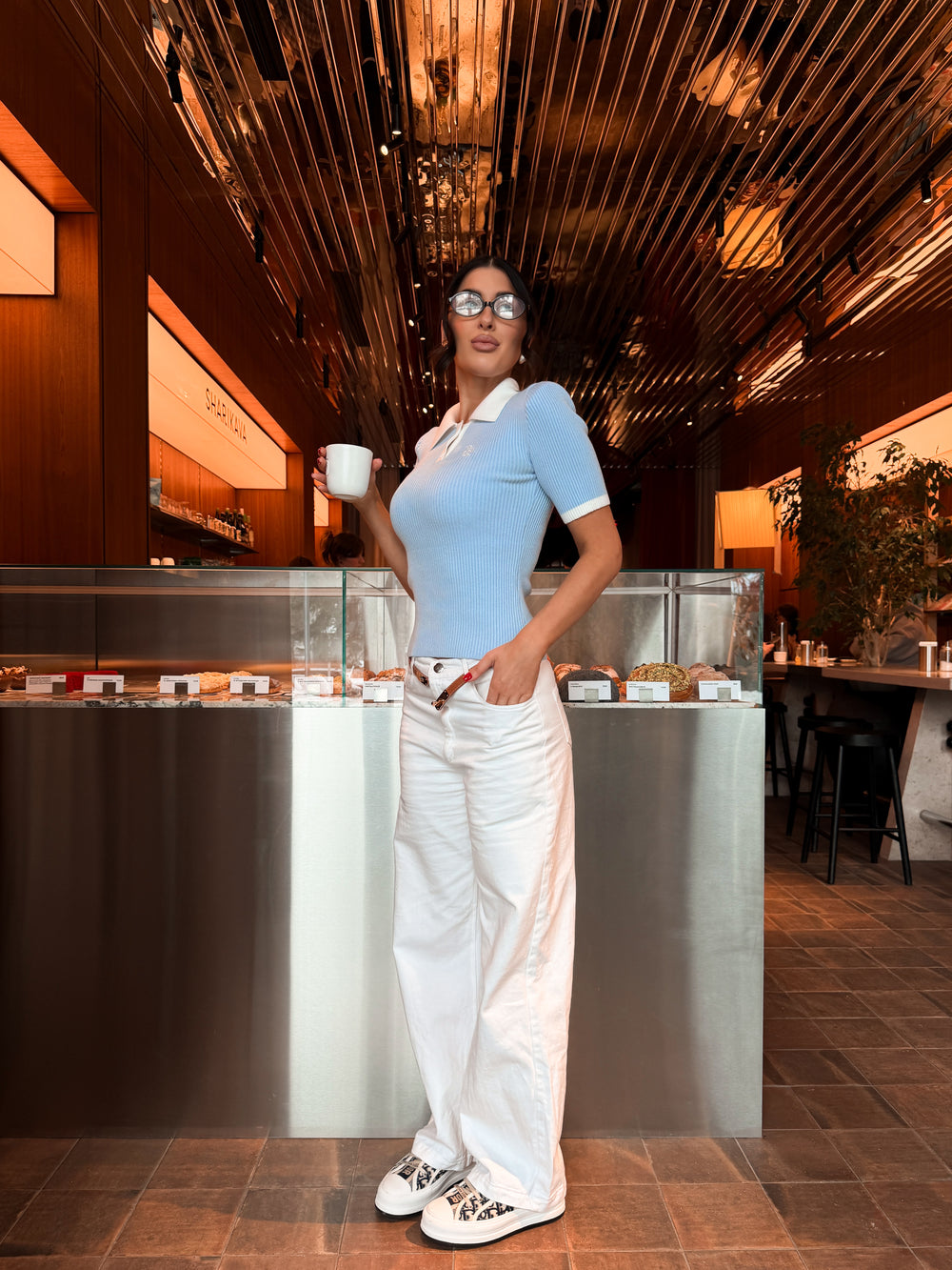 Поло з плечиками в блакитному кольорі