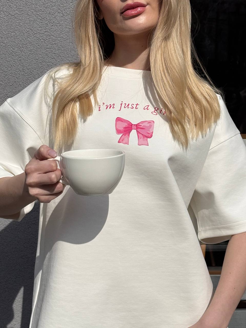 Футболка молочна з принтом