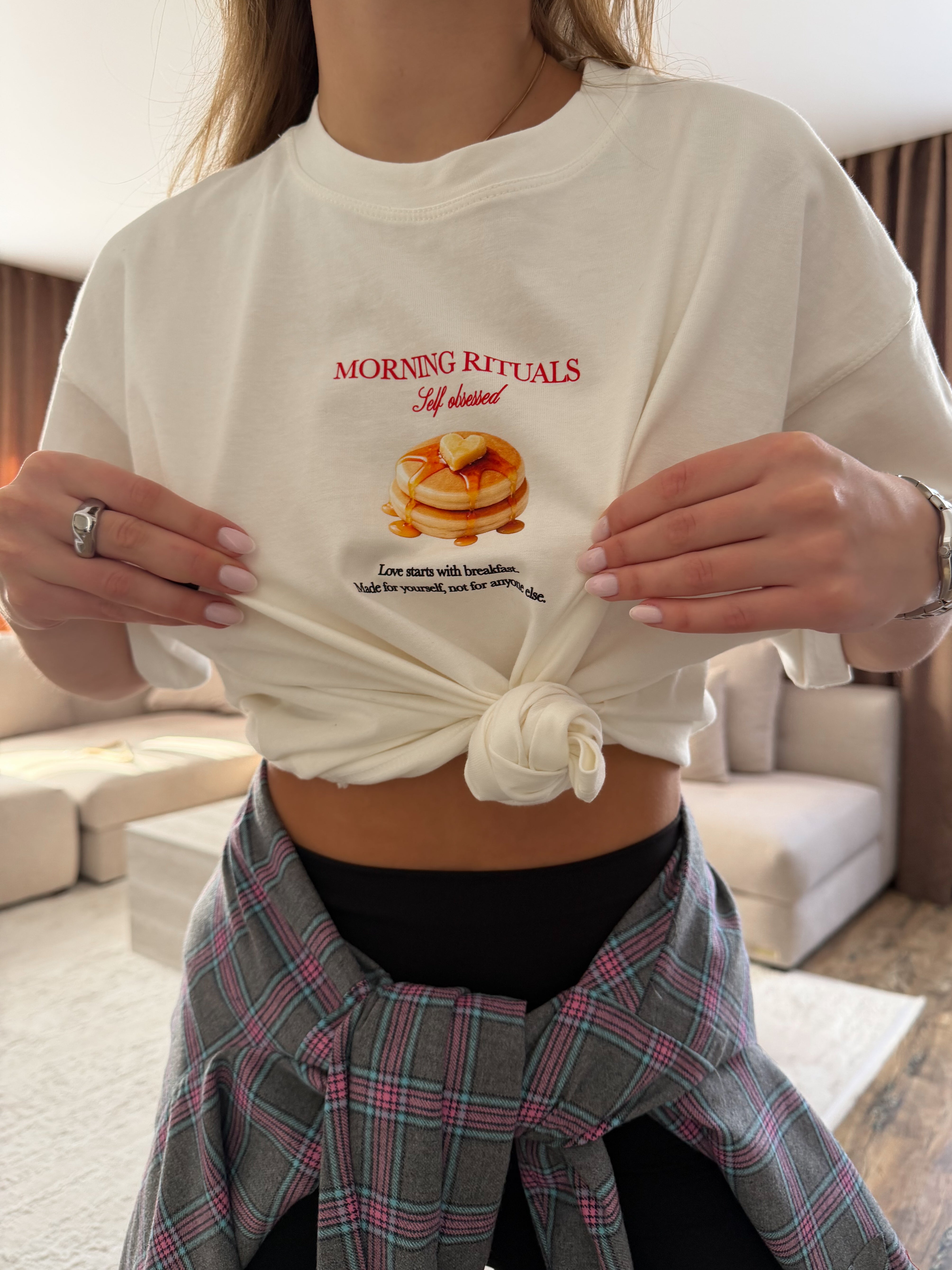 Футболка молочна з принтом