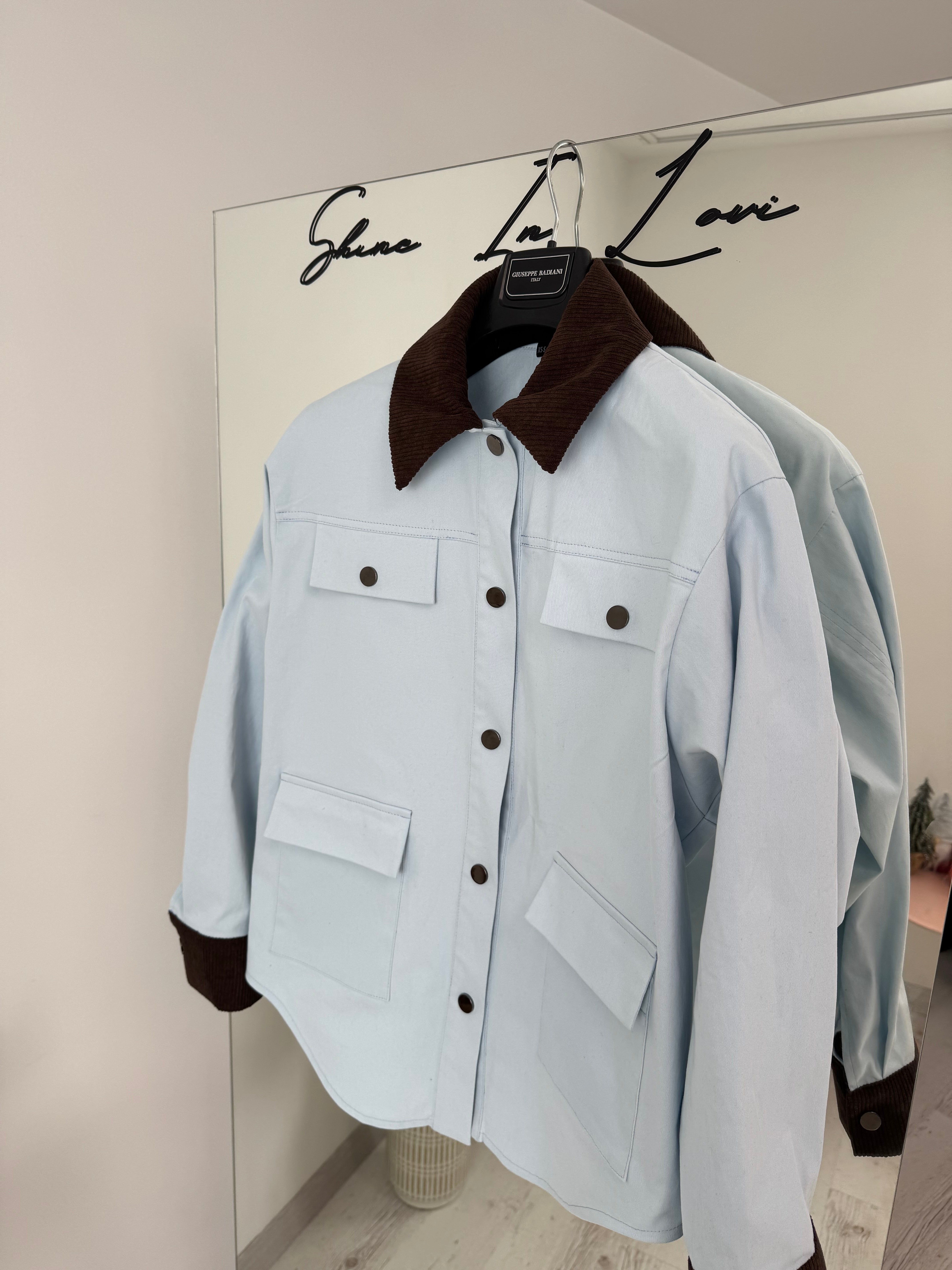 Трендова котонова сорочка в блакитному кольорі