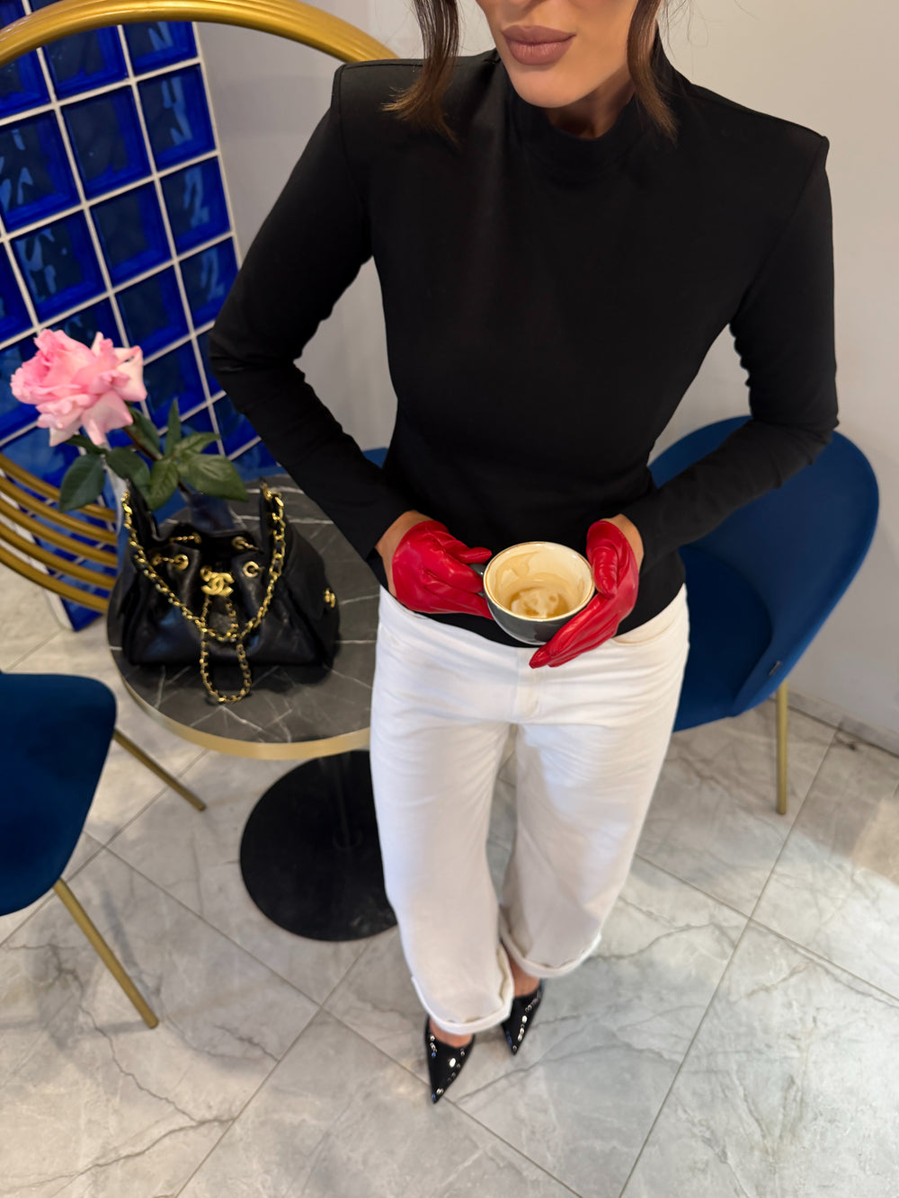 Лонг з плечиками чорного кольору