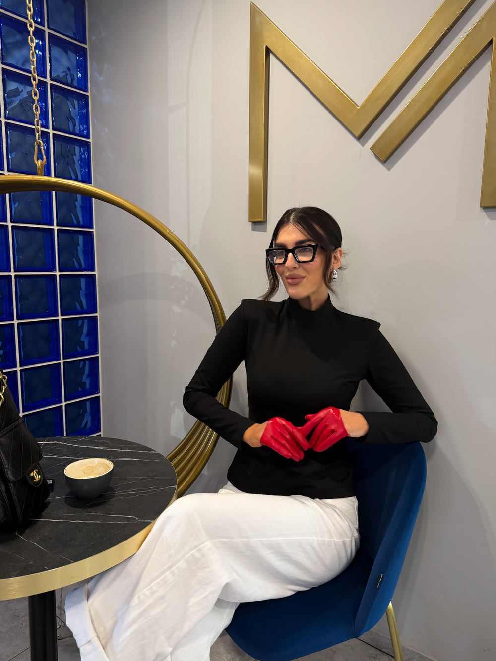 Лонг з плечиками чорного кольору