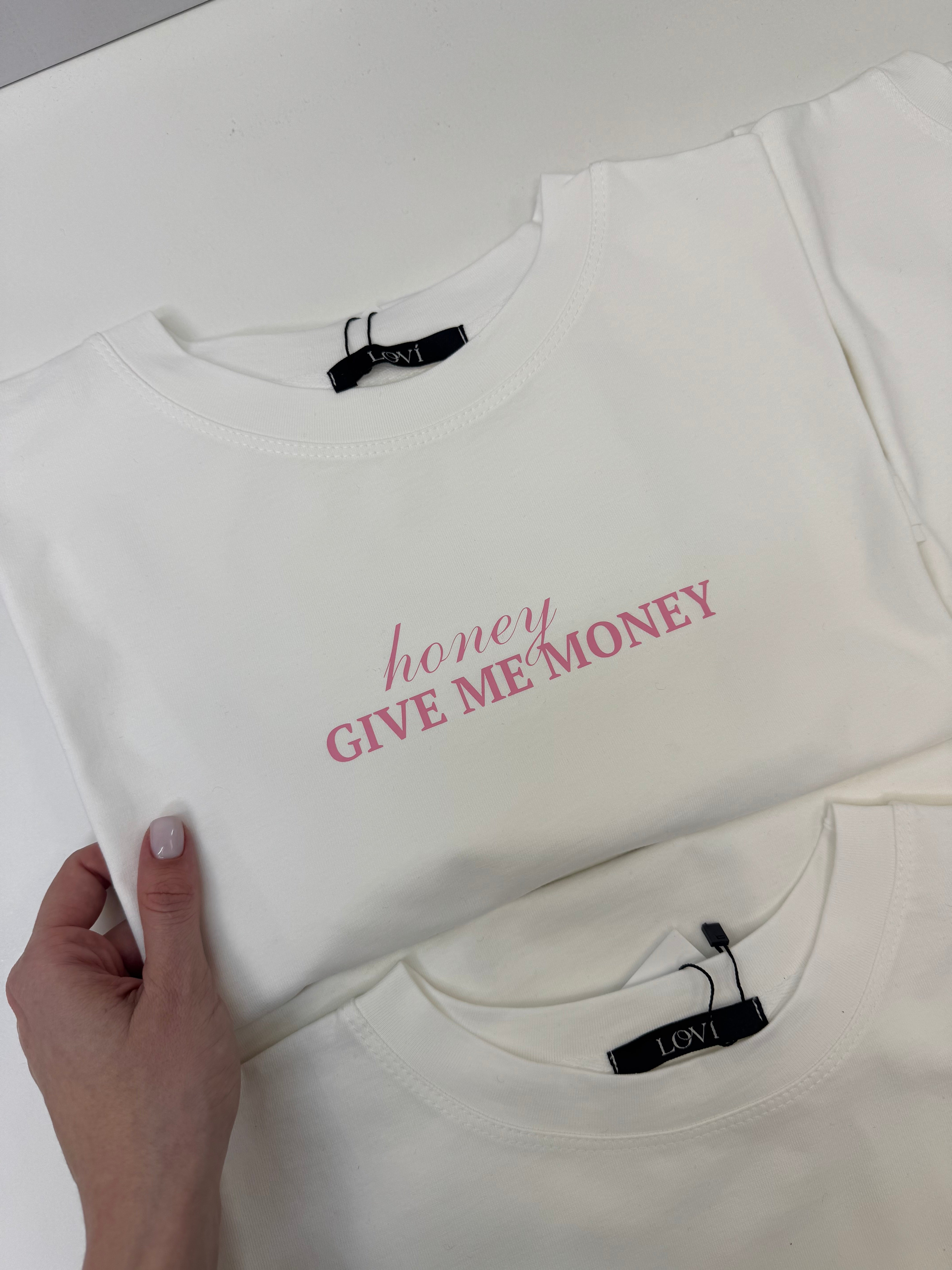 Футболка молочна з принтом