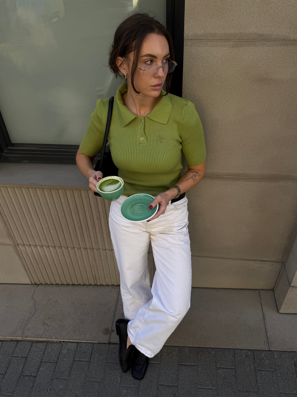 Поло з плечиками в оливковому кольорі