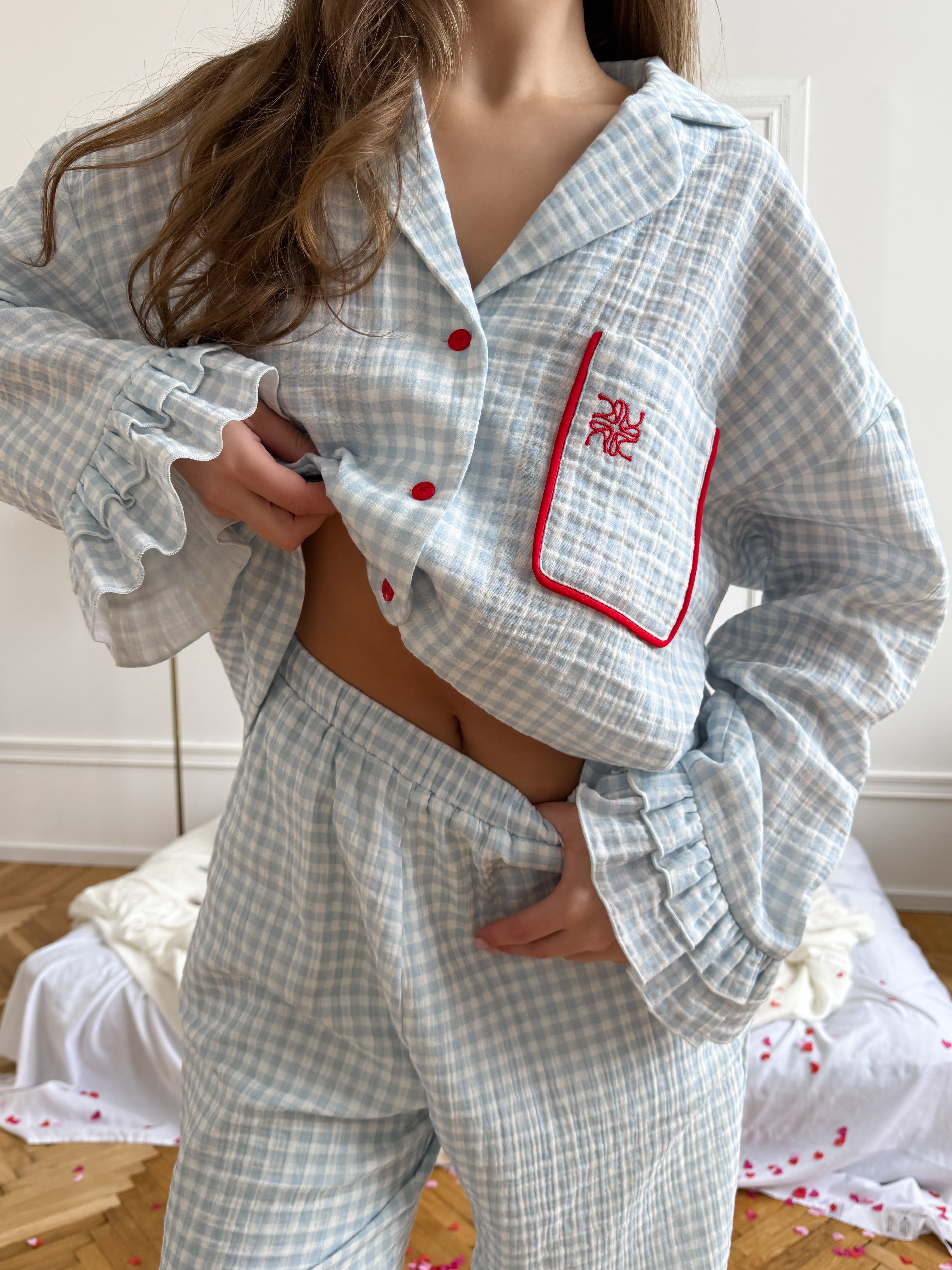 Муслінова піжама з рюшами в блакитному кольорі