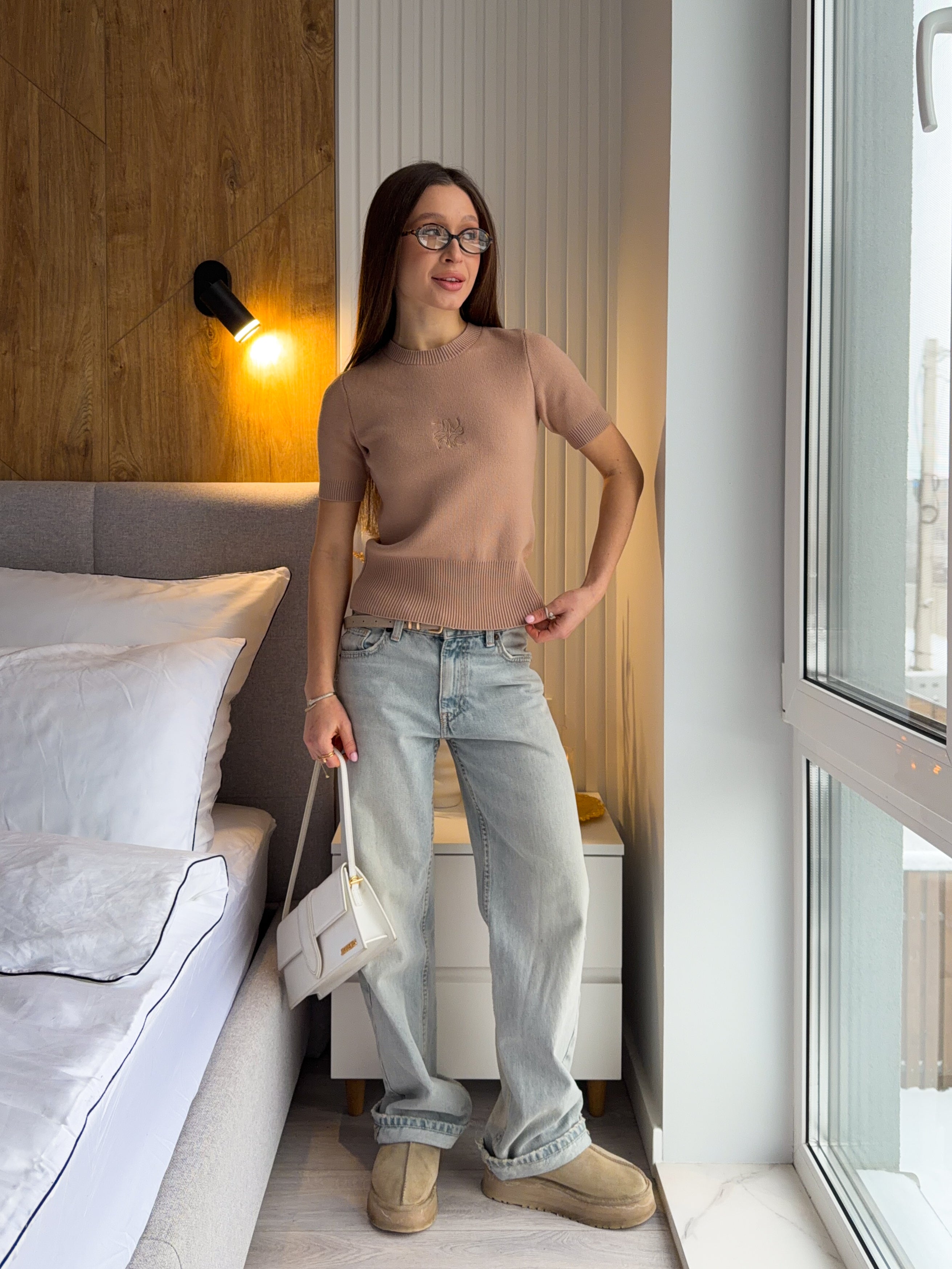 Футболка бежева з вишивкою