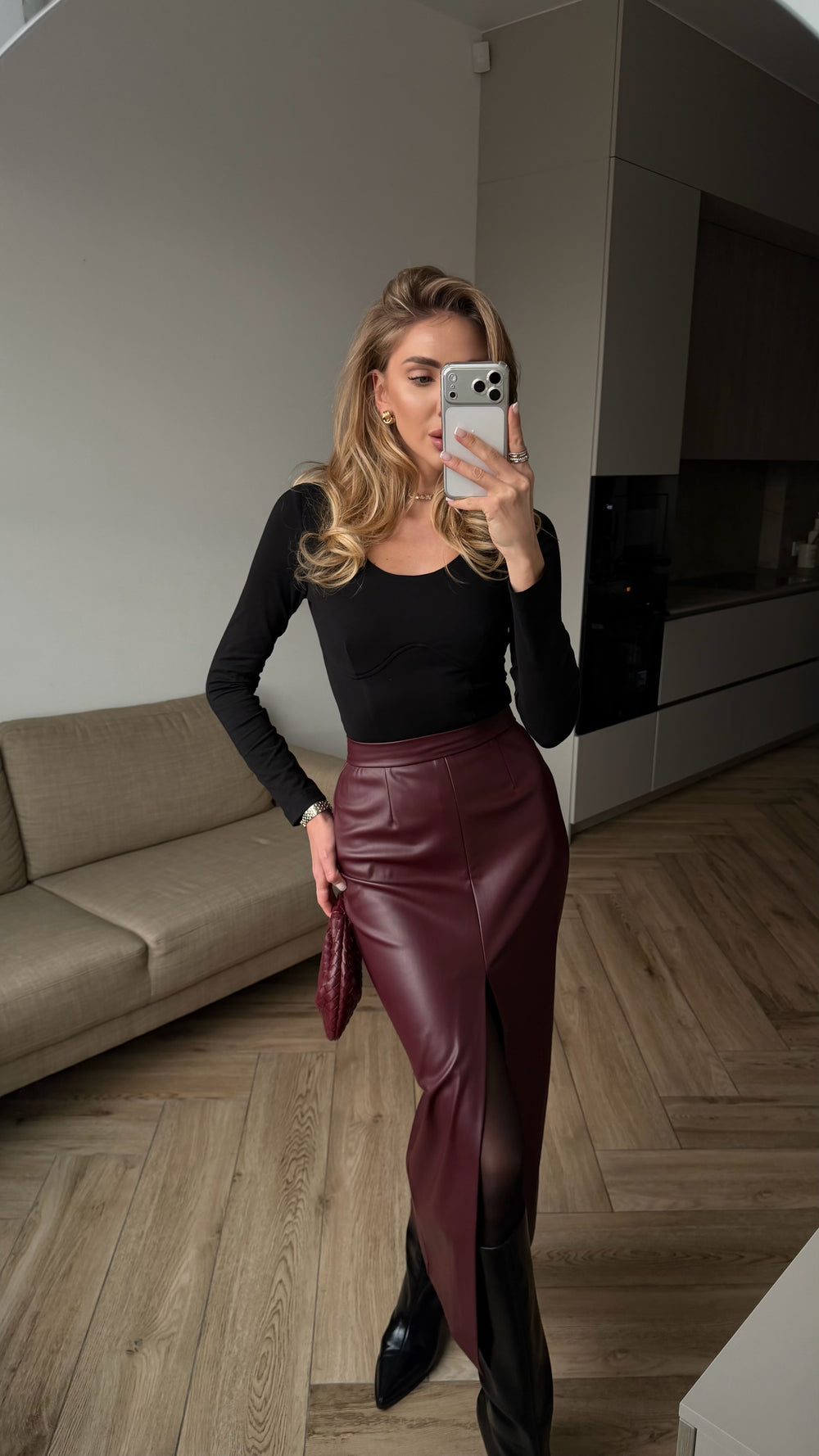 Спідниця з еко-шкіри в бордовому кольорі