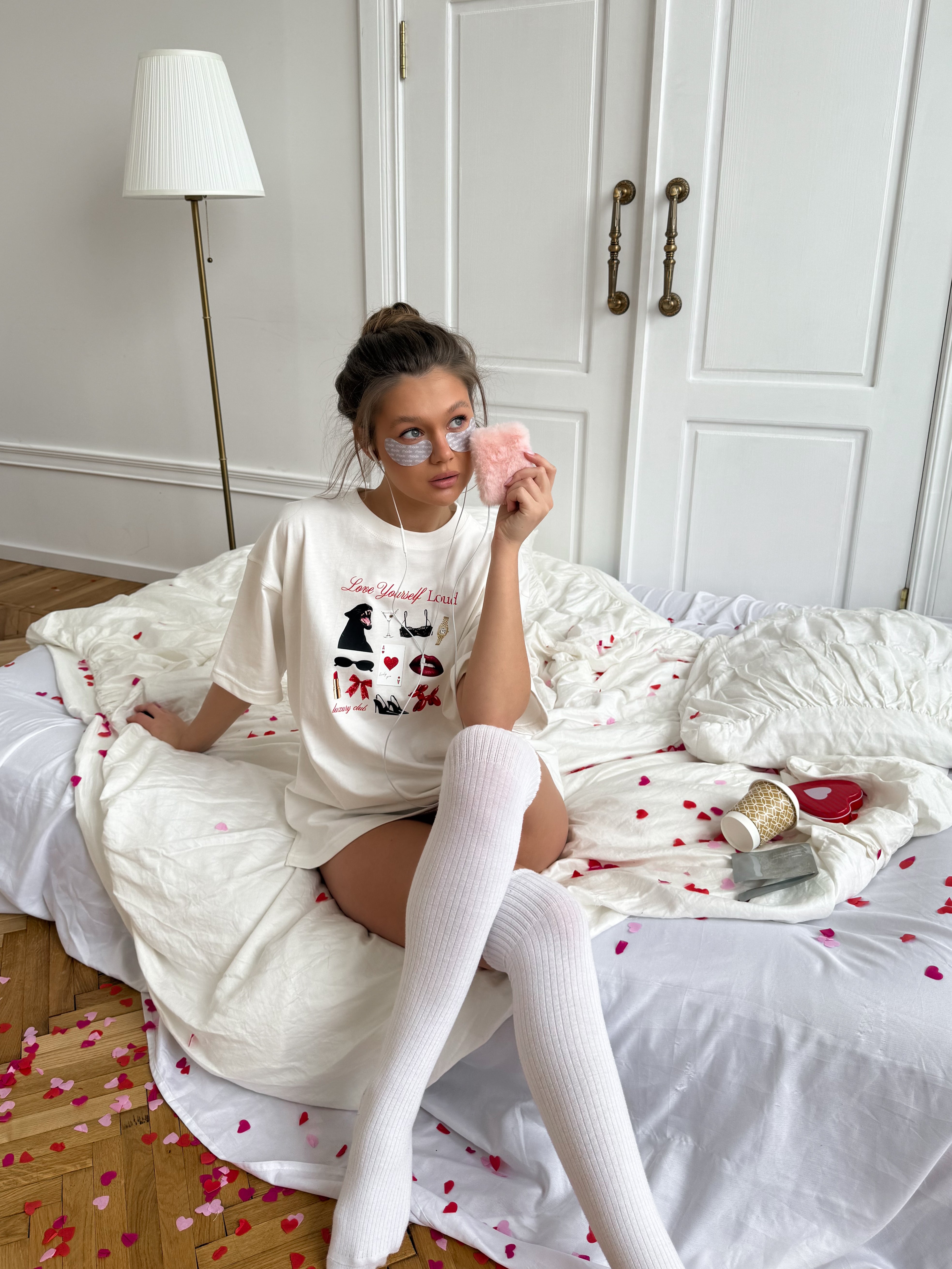 Футболка молочна з принтом