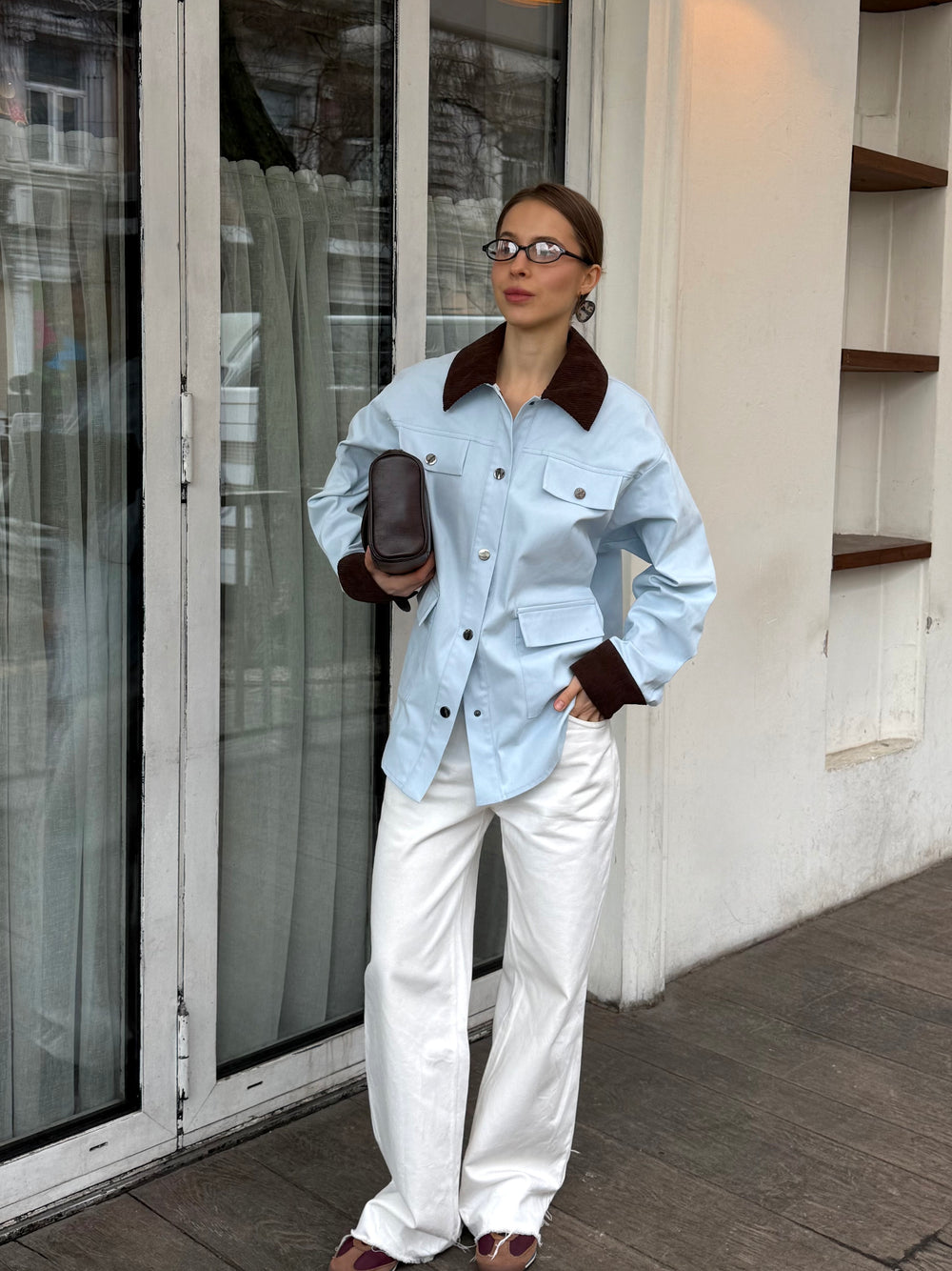 Трендова котонова сорочка в блакитному кольорі