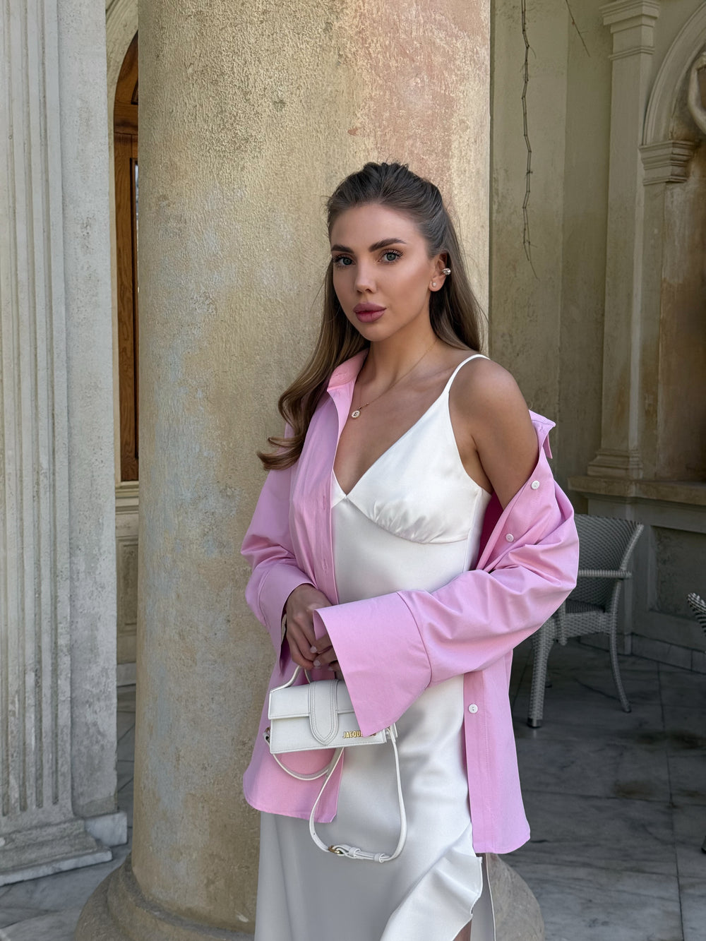 Атласна сукня в молочному кольорі