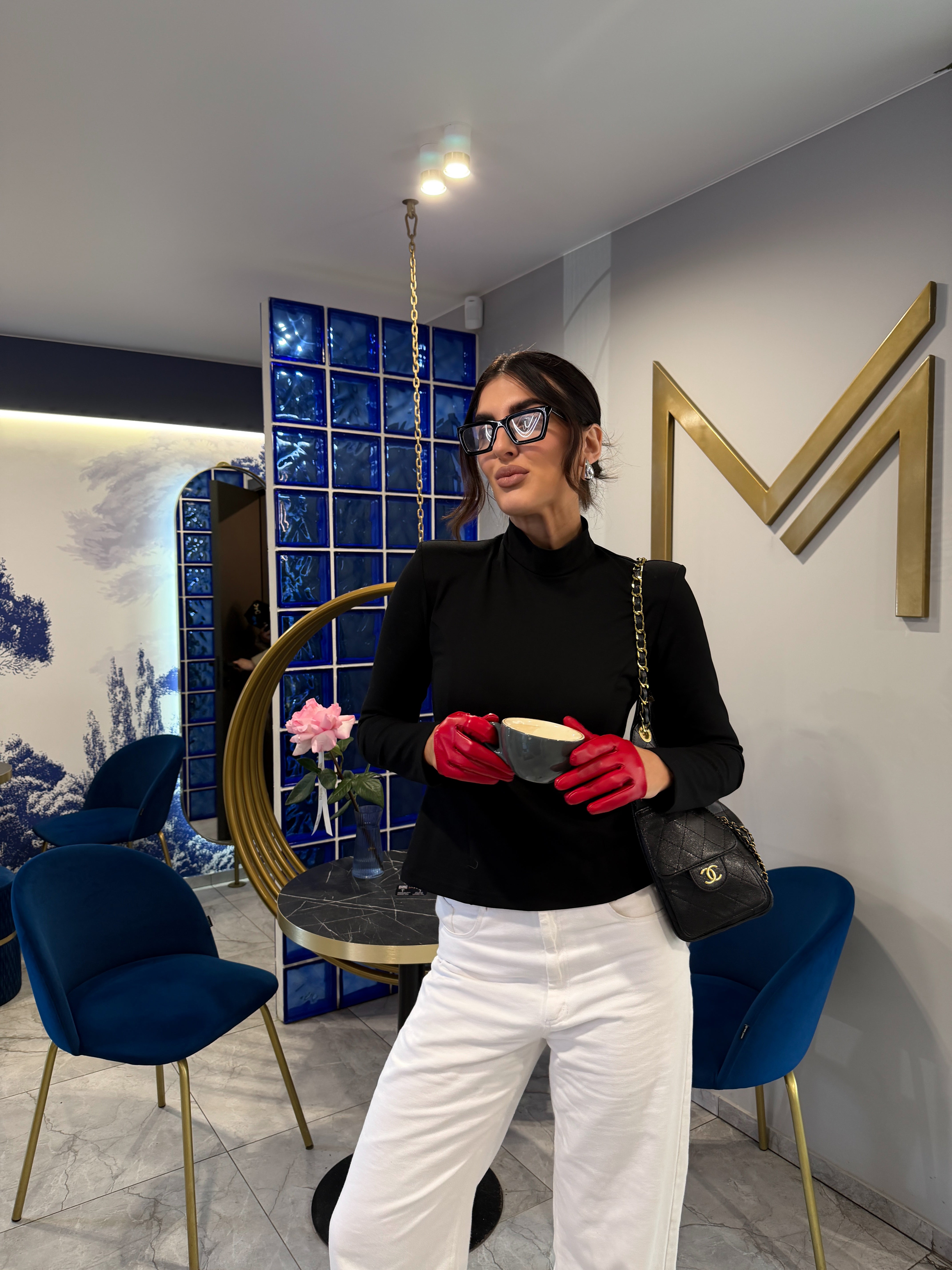 Лонг з плечиками чорного кольору