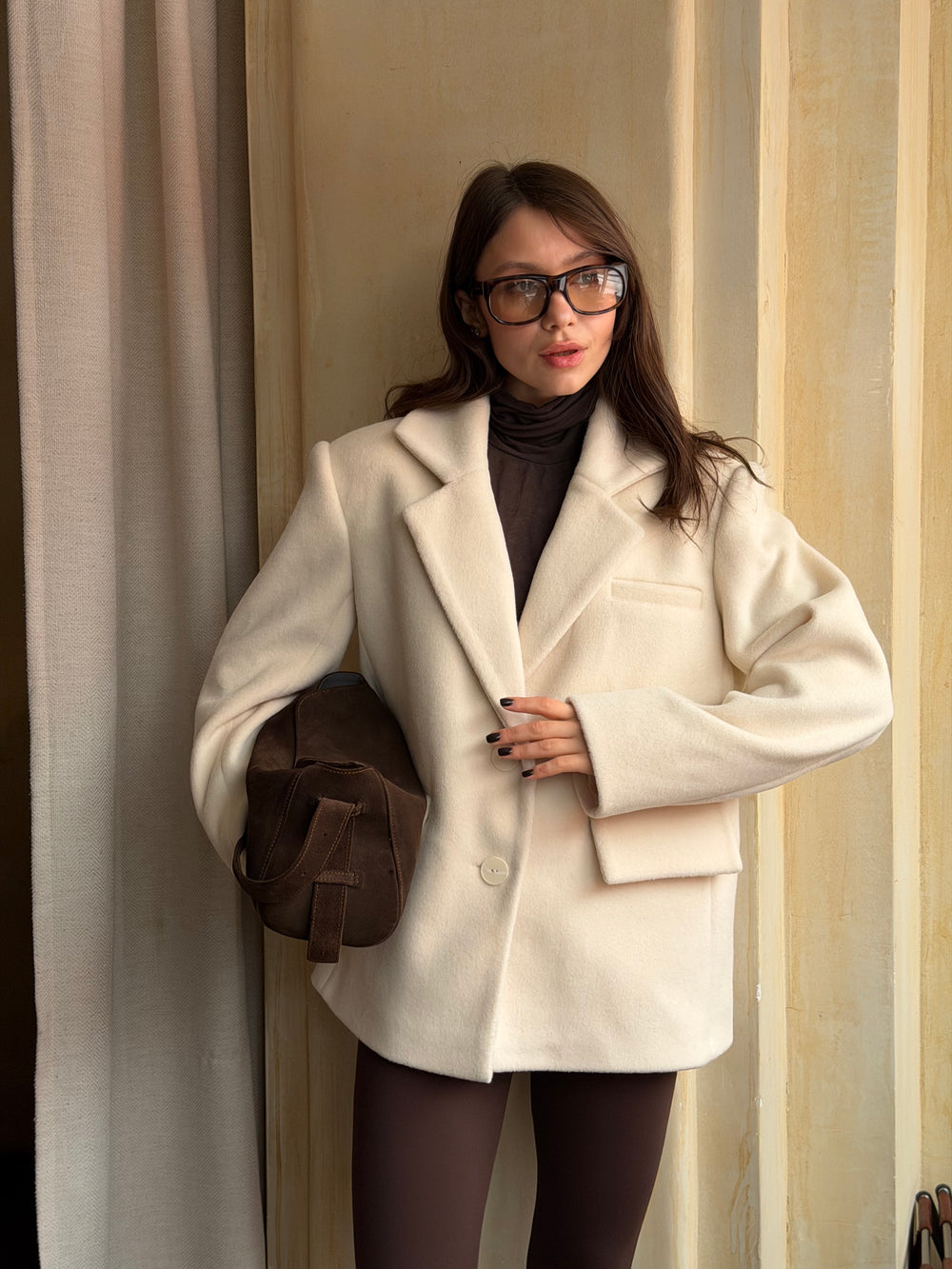 Пальто-піджак в молочному кольорі