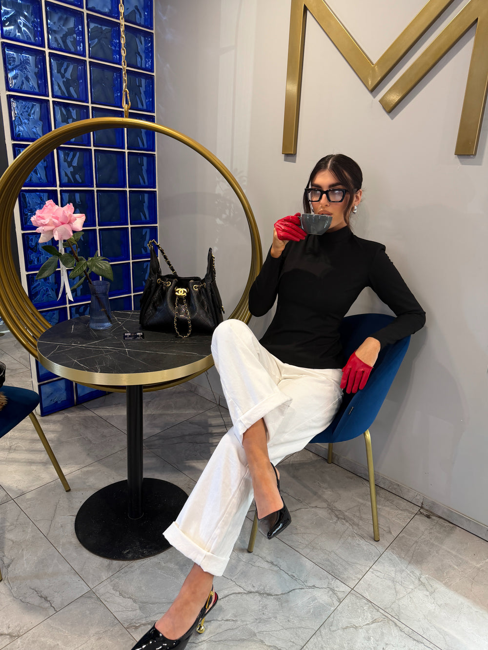 Лонг з плечиками чорного кольору